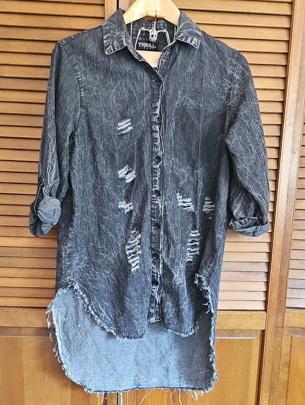 Thill Jeans Thou Shall Not Try Me Sarcastic Graphic Acid Wash Button-Up Top - Picture 4 of 15
